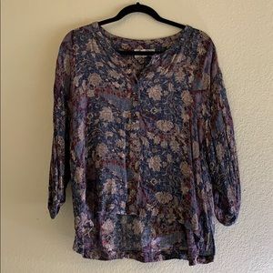 Pretty, floral design blouse